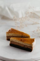 Kép 2/2 - Szafi Bakery Gesztenyés füge torta - szeletelt 105 g (gluténmentes)
